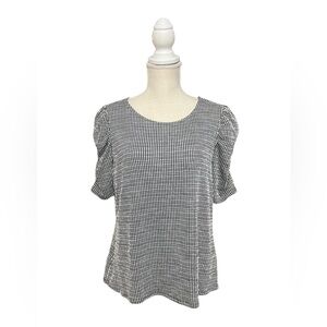 W5 top. Short‎ sleeve.  Dressy.